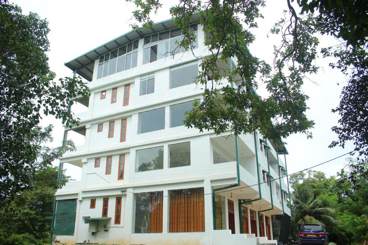 Heritage Eco Resort Kelaniya Esterno foto